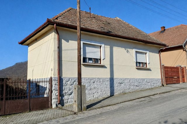 Eladó családi ház, Salgótarjánban, Vároldal utcában 22.5 M Ft