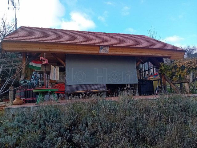 Eladó nyaraló, Balatonfüreden 107 M Ft, 2 szobás