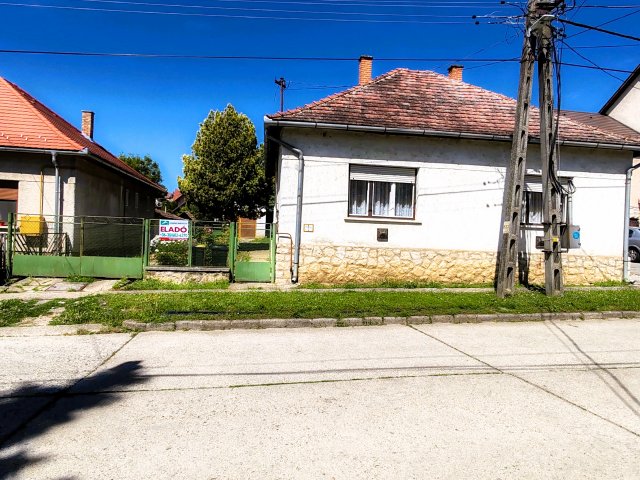 Eladó családi ház, Bonyhádon 47 M Ft, 4+1 szobás