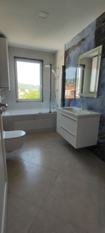 Eladó téglalakás, Esztergomban 67 M Ft, 2 szobás