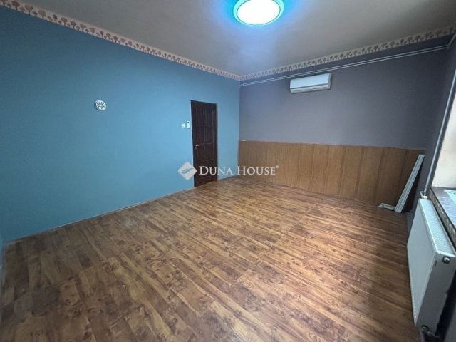 Eladó családi ház, Székesfehérvárott 77.5 M Ft, 6 szobás