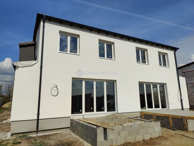 Eladó ikerház, Budapesten, XVIII. kerületben 139.9 M Ft, 4 szobás