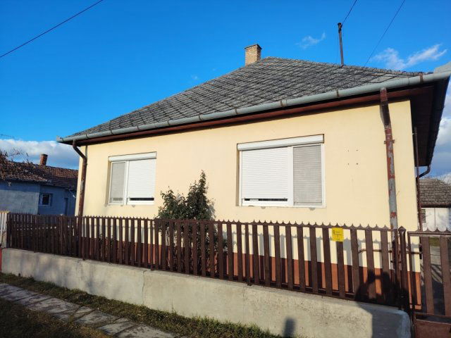 Eladó családi ház, Fehérgyarmaton 32 M Ft, 2 szobás