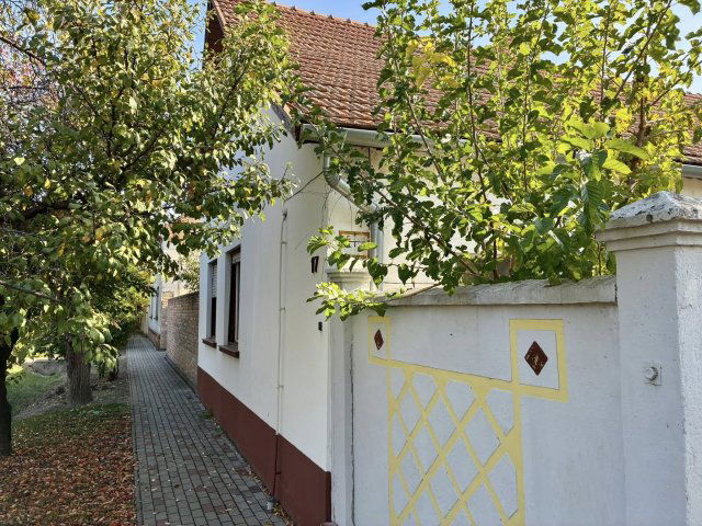 Eladó családi ház, Makón 28 M Ft, 3 szobás