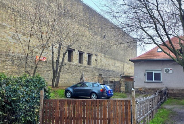 Eladó családi ház, Budapesten, X. kerületben 75.9 M Ft, 4 szobás