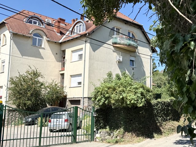 Eladó téglalakás, Pécsett, Jakabhegyi úton 51 M Ft, 2 szobás