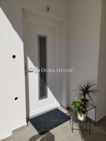 Eladó téglalakás, Baján 34.9 M Ft, 2 szobás