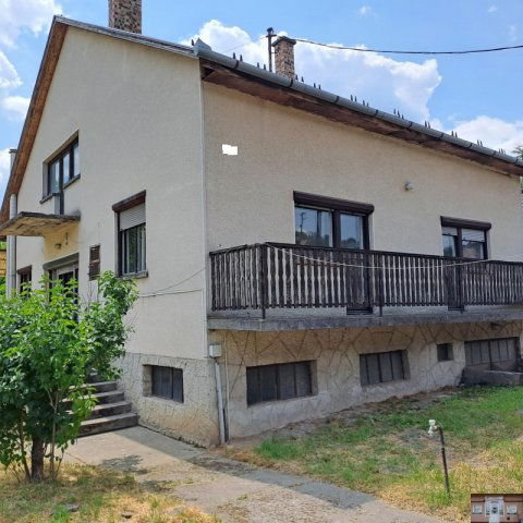 Eladó családi ház, Bényén 42.99 M Ft, 4 szobás