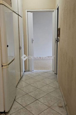 Eladó panellakás, Pécsett 38.99 M Ft, 2 szobás