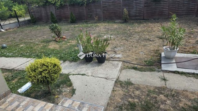 Eladó családi ház, Újszászon 25.5 M Ft, 3 szobás