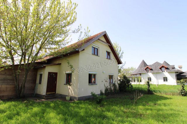 Eladó ikerház, Lőrinciben 29 M Ft, 2 szobás