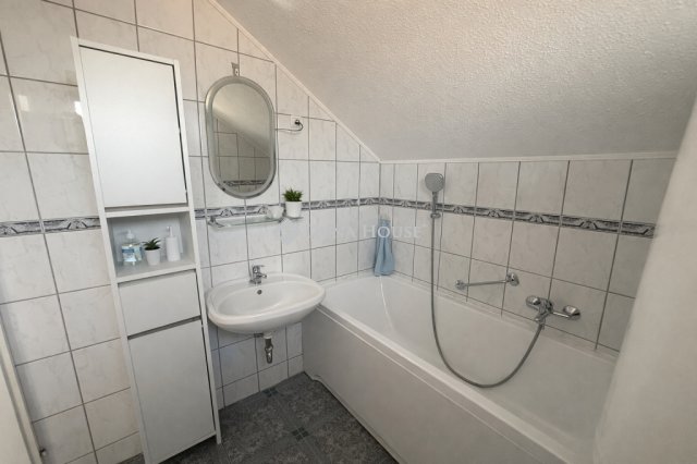 Eladó családi ház, Felsőpakonyban 79.8 M Ft, 4 szobás