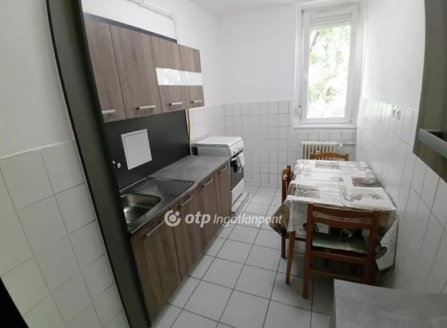 Eladó téglalakás, Dunaújvárosban 44.9 M Ft, 2 szobás