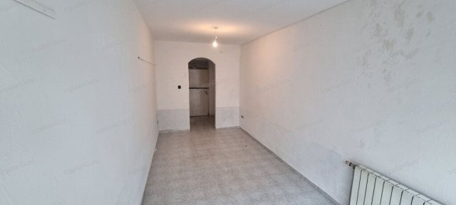 Eladó üzlethelyiség, Kecskeméten 18.9 M Ft, 1 szobás