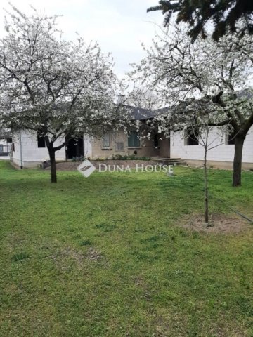 Eladó családi ház, Esztergomban 75 M Ft, 4 szobás