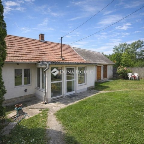 Eladó családi ház, Kiskunlacházán 49.9 M Ft, 2 szobás