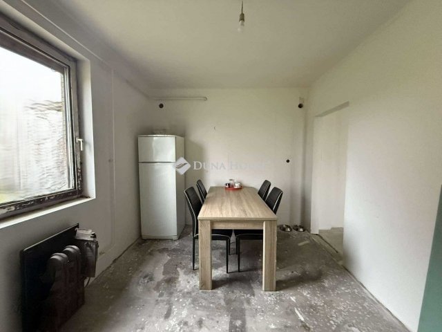 Eladó családi ház, Izsákon 22.5 M Ft, 4 szobás