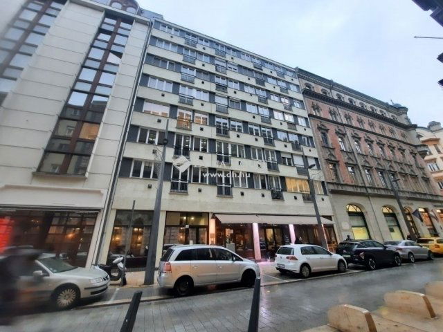 Eladó téglalakás, Budapesten, V. kerületben 95 M Ft, 1 szobás