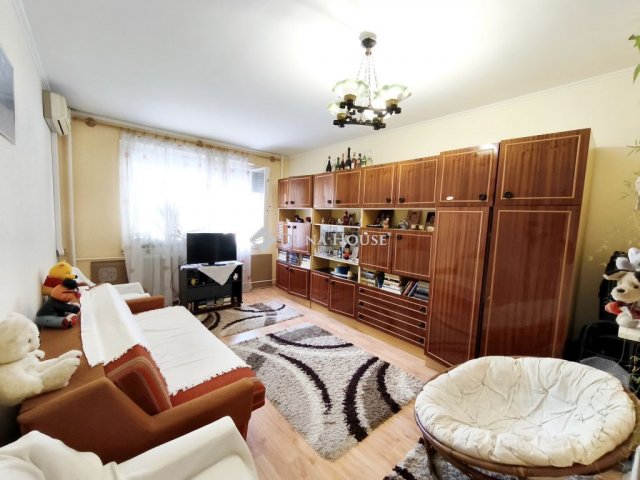 Eladó panellakás, Dunaújvárosban 32.9 M Ft, 2 szobás