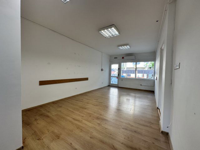 Kiadó üzlethelyiség, Békéscsabán 150 E Ft / hó, 2 szobás