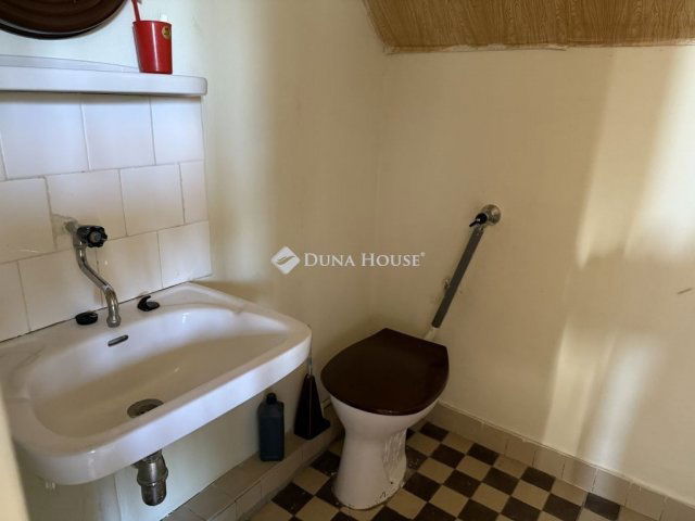 Eladó nyaraló, Mezőkövesden 51 M Ft, 4 szobás