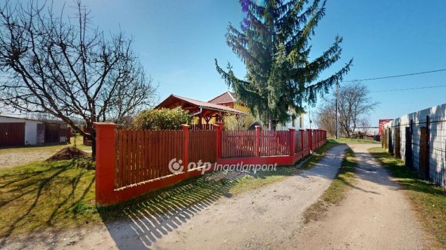 Eladó családi ház, Nyírbátorban 71.5 M Ft, 3 szobás