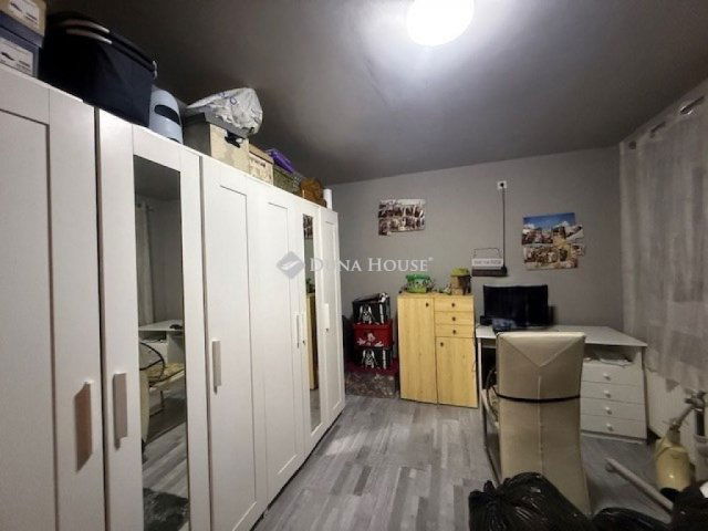 Eladó téglalakás, Vecsésen 46.5 M Ft, 4 szobás