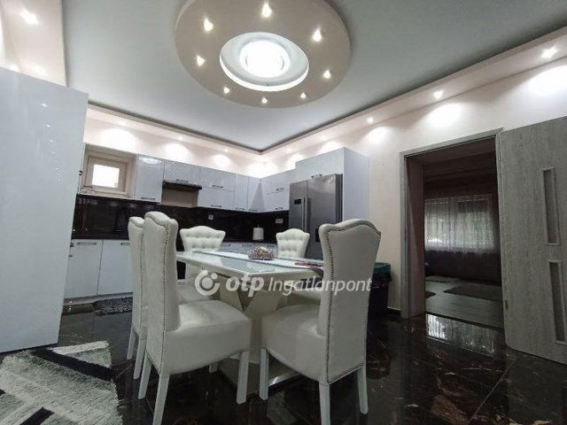 Eladó családi ház, Csányon 47.9 M Ft, 3 szobás