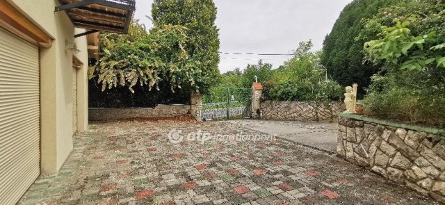 Eladó családi ház, Pannonhalmán 159 M Ft, 5 szobás