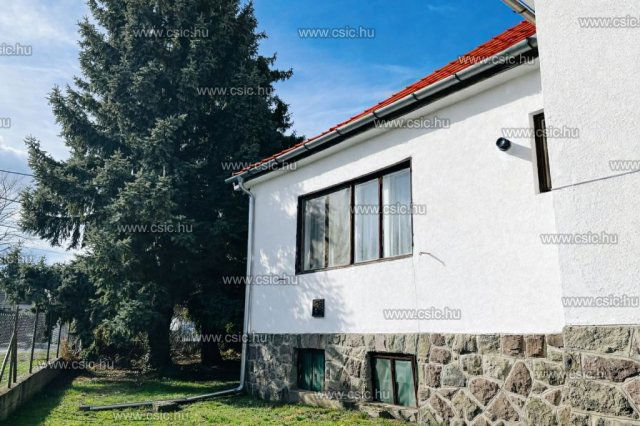 Eladó családi ház, Szentendrén 147.9 M Ft, 4 szobás