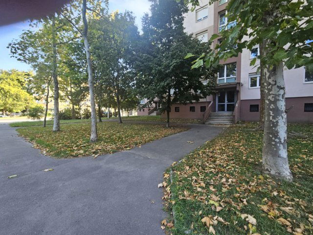 Eladó panellakás, Győrött 49.99 M Ft, 2 szobás