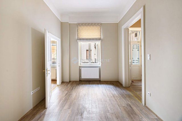 Kiadó téglalakás, albérlet, V. kerületben, Zoltán utcában