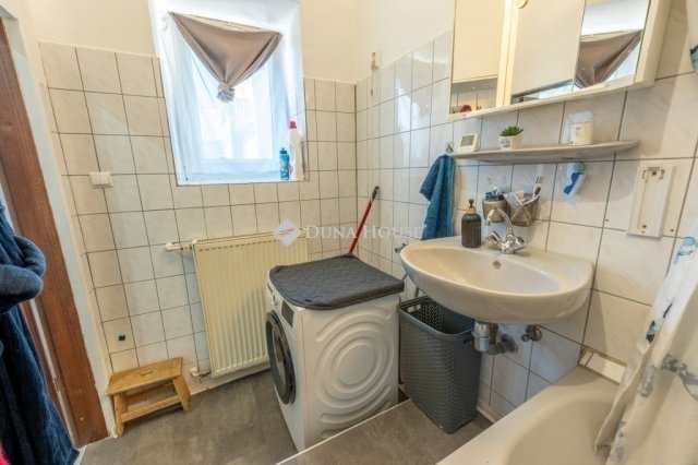 Eladó téglalakás, Budaörsön 75 M Ft, 3 szobás