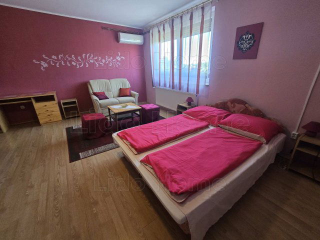Eladó családi ház, Balatonfenyvesen 224 M Ft, 8 szobás