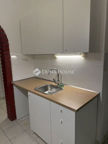 Eladó téglalakás, Pécsett 65 M Ft, 2 szobás