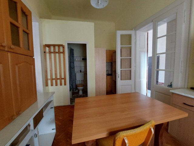 Eladó családi ház, Esztergomban 26 M Ft, 1 szobás