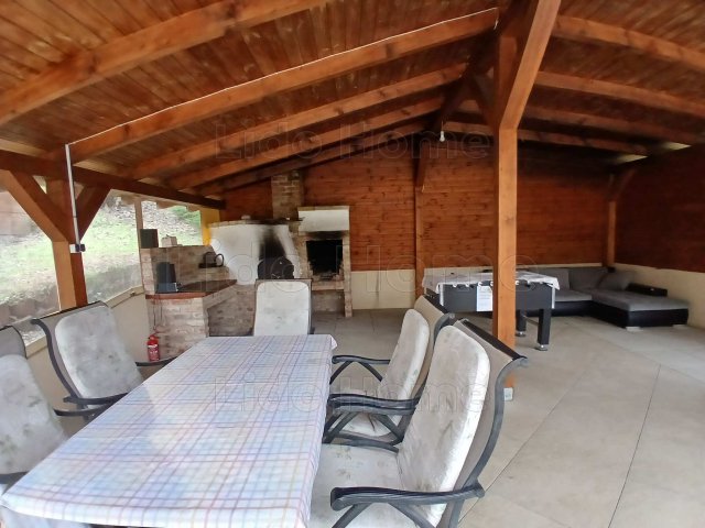 Eladó hotel, Bakonyszentlászlón 155 M Ft, 3+2 szobás