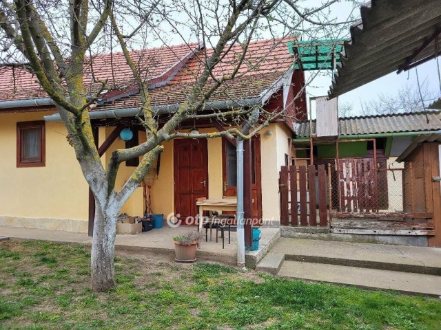 Eladó családi ház, Tápióságon 36.99 M Ft, 2 szobás