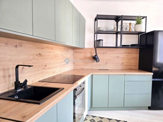 Eladó téglalakás, Pécsett 84.9 M Ft, 3 szobás