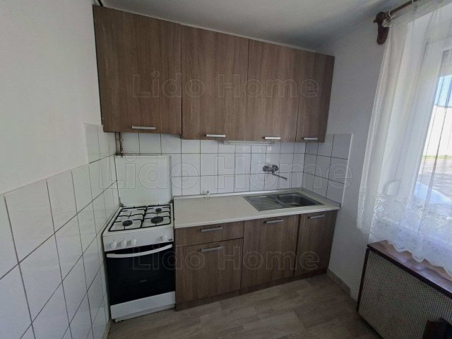 Eladó téglalakás, Kaposváron 42 M Ft, 2+1 szobás