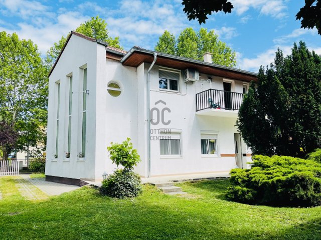 Eladó családi ház, Siófokon 359 M Ft, 9 szobás