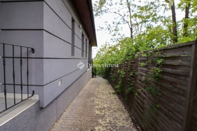 Eladó családi ház, Mogyoródon 189.9 M Ft, 5 szobás