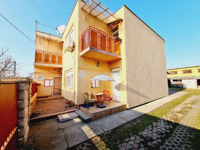 Eladó családi ház, Békéscsabán 68 M Ft, 9 szobás