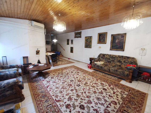 Eladó családi ház, Jászberényben 69 M Ft, 6 szobás