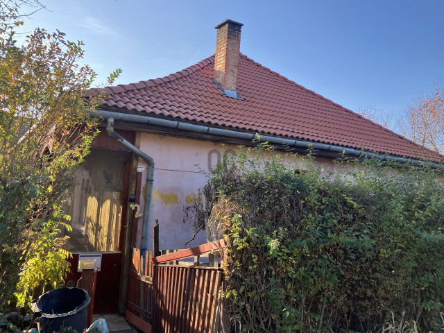 Eladó családi ház, Pécsett 29.718 M Ft, 2 szobás