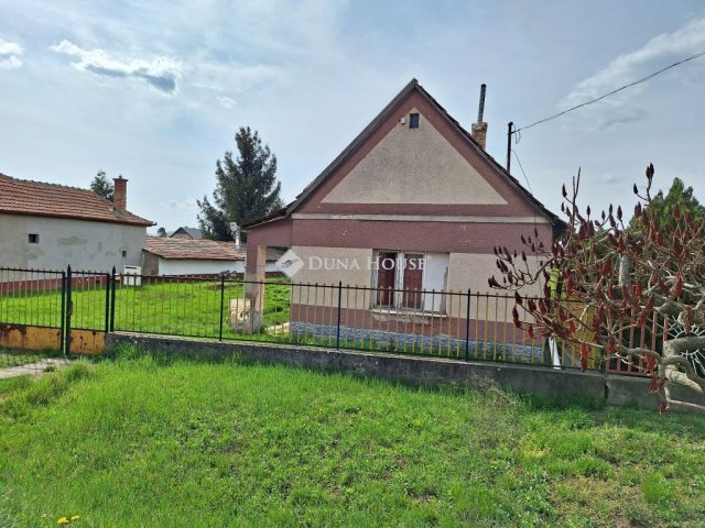 Eladó családi ház, Ecséden 8.9 M Ft, 1 szobás