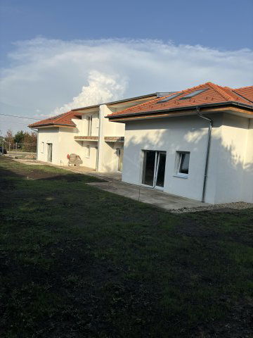 Eladó téglalakás, Velencén 62 M Ft, 3 szobás