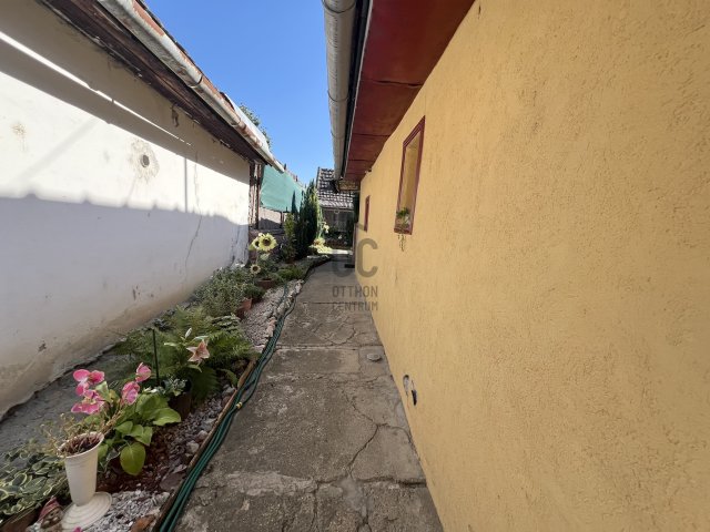Eladó családi ház, Szekszárdon 26 M Ft, 2 szobás