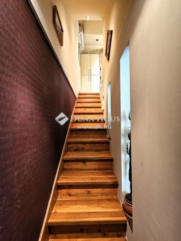 Eladó téglalakás, Veszprémben 79 M Ft, 3 szobás