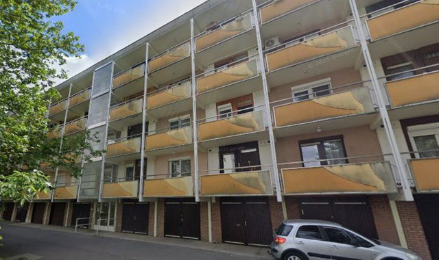 Eladó téglalakás, Szolnokon 25 M Ft, 2+1 szobás
